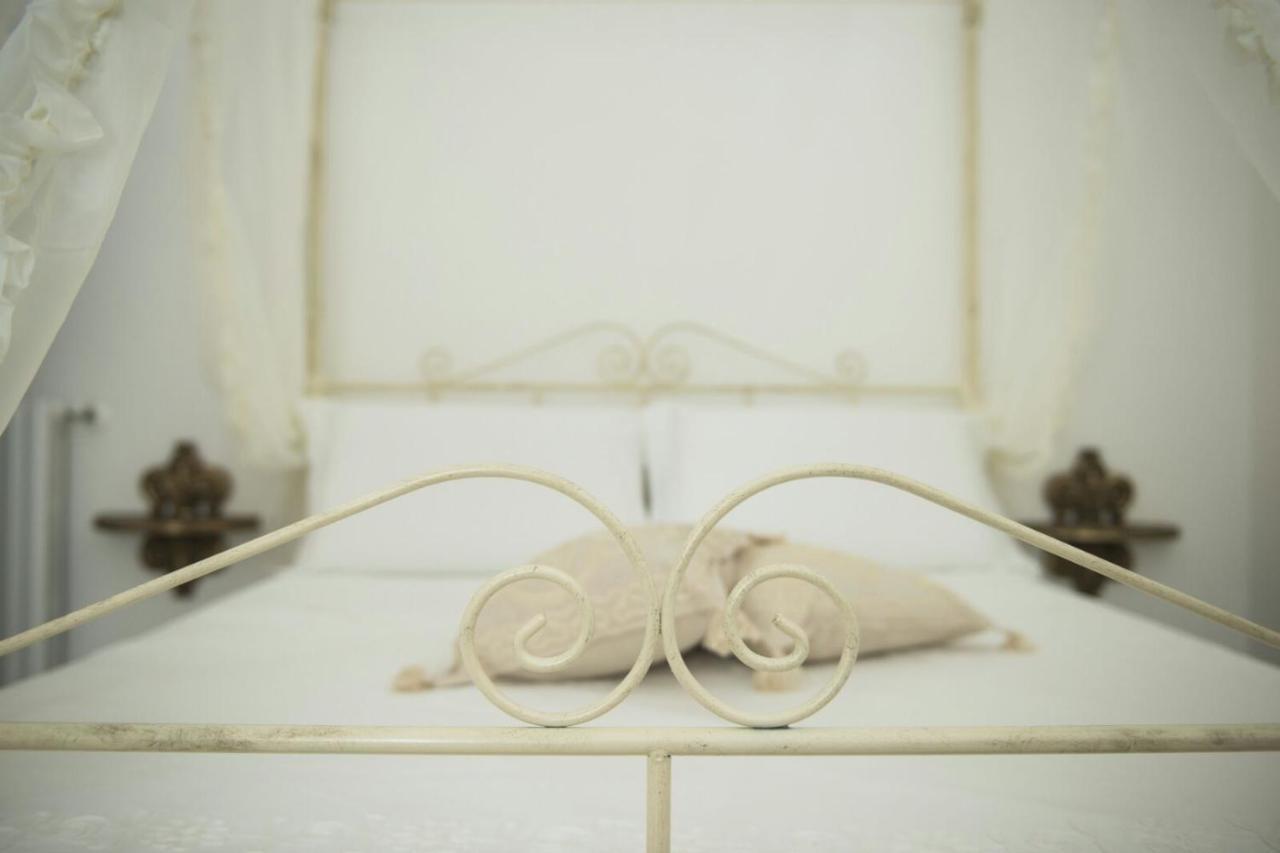 Dimora Cappuccini Guest House Cisternino Bagian luar foto