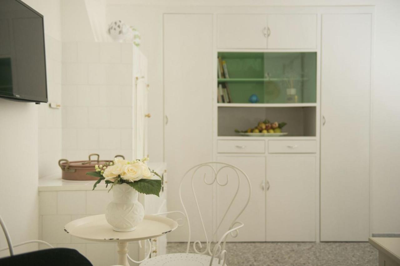 Dimora Cappuccini Guest House Cisternino Bagian luar foto
