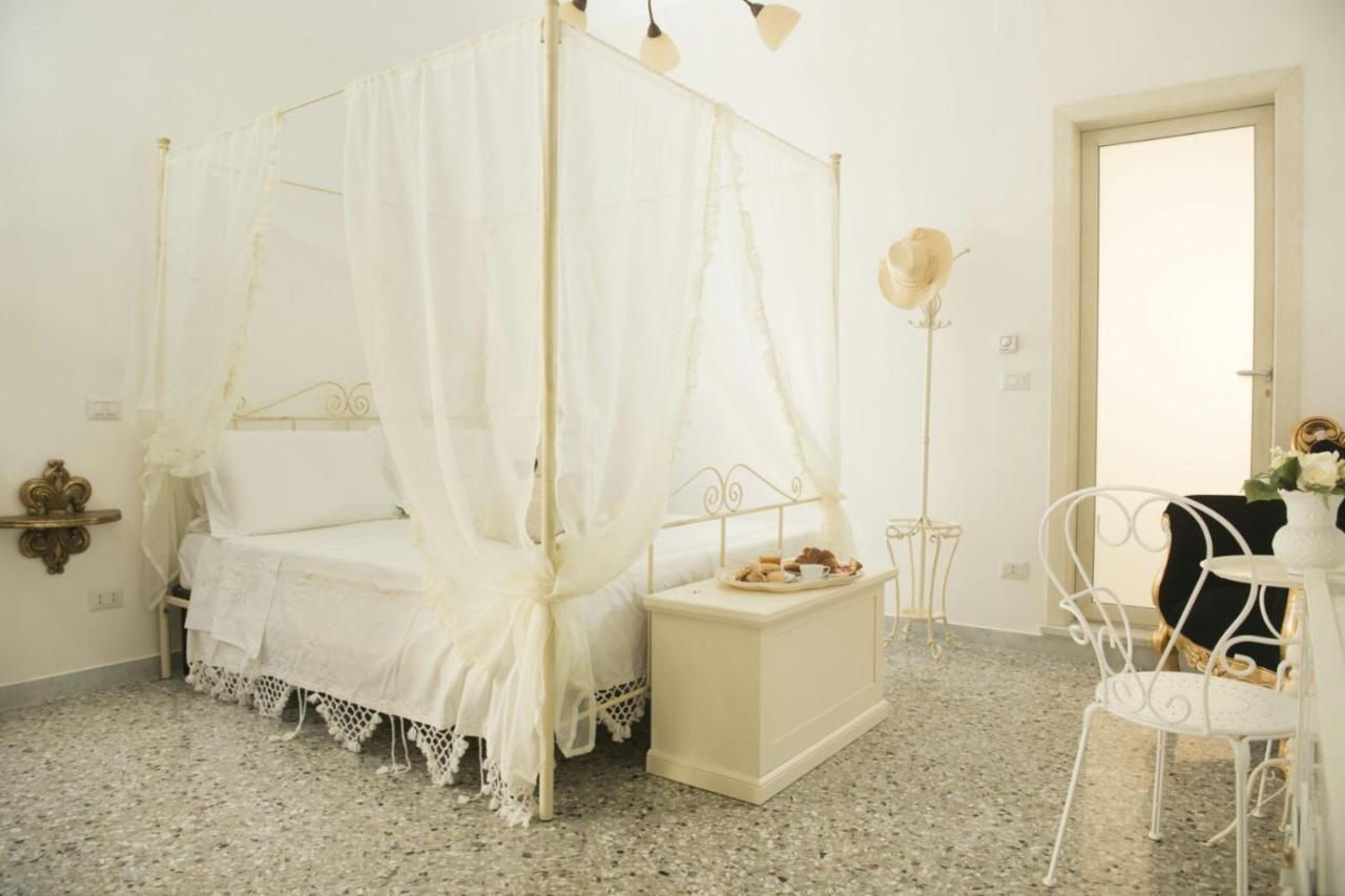 Dimora Cappuccini Guest House Cisternino Bagian luar foto