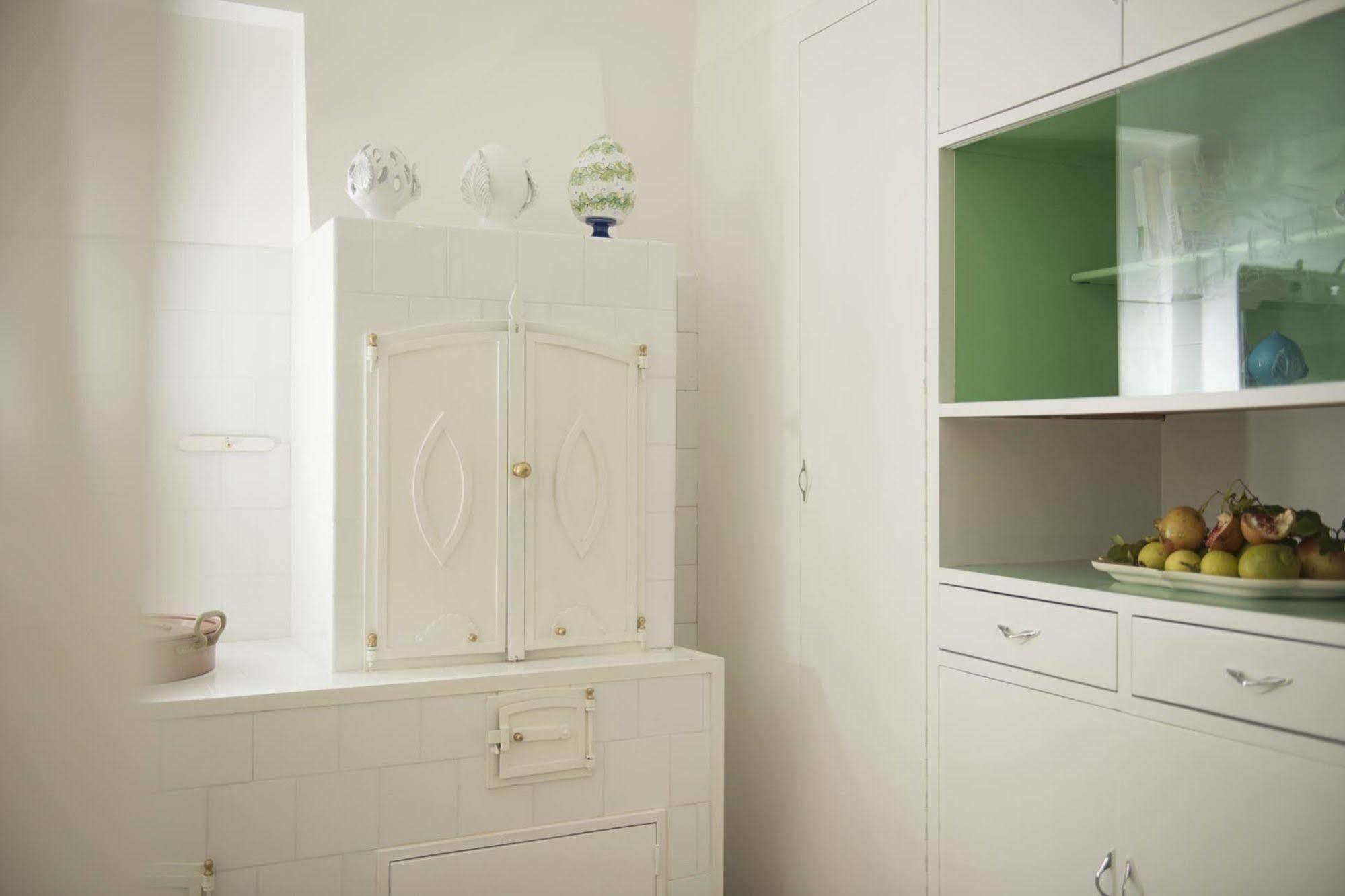 Dimora Cappuccini Guest House Cisternino Bagian luar foto