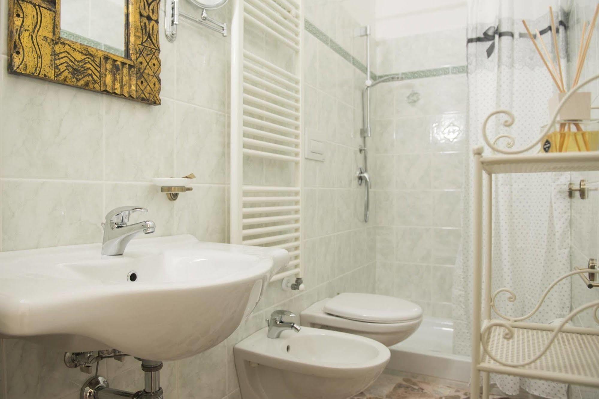 Dimora Cappuccini Guest House Cisternino Bagian luar foto
