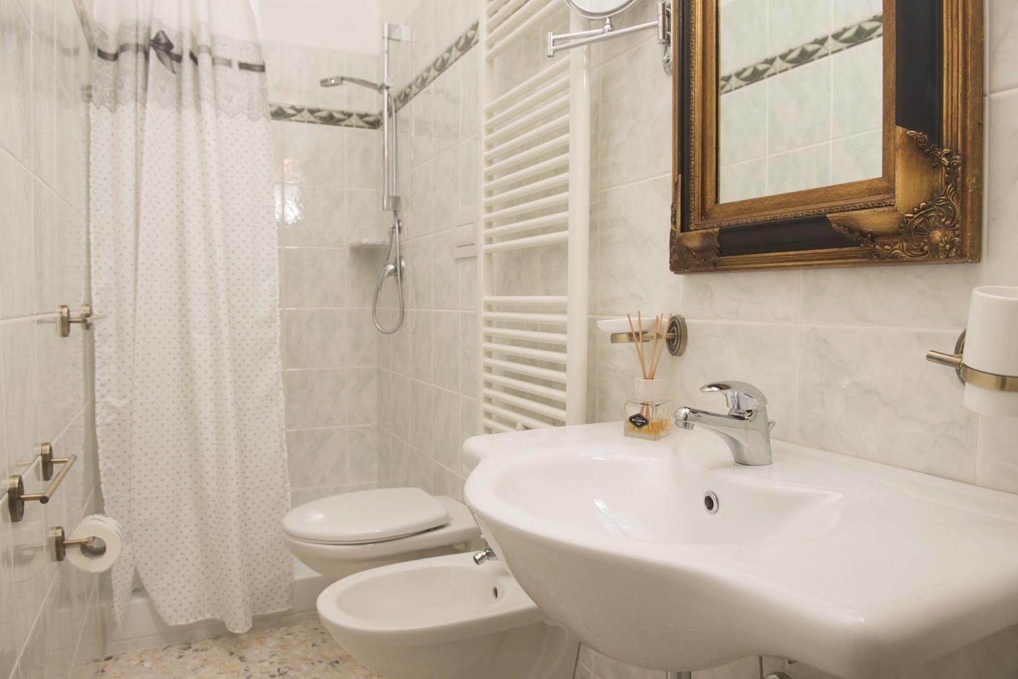 Dimora Cappuccini Guest House Cisternino Bagian luar foto