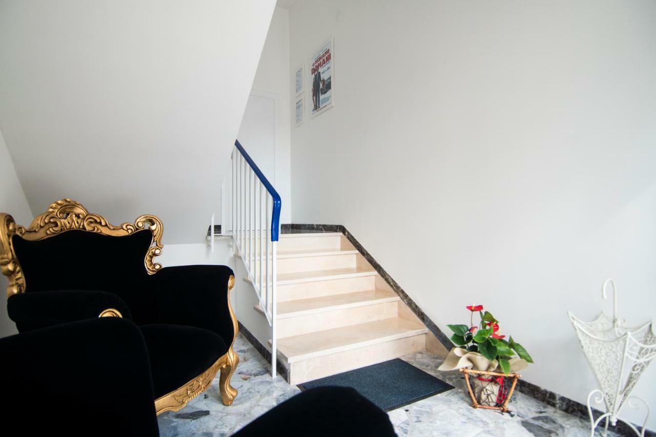 Dimora Cappuccini Guest House Cisternino Bagian luar foto